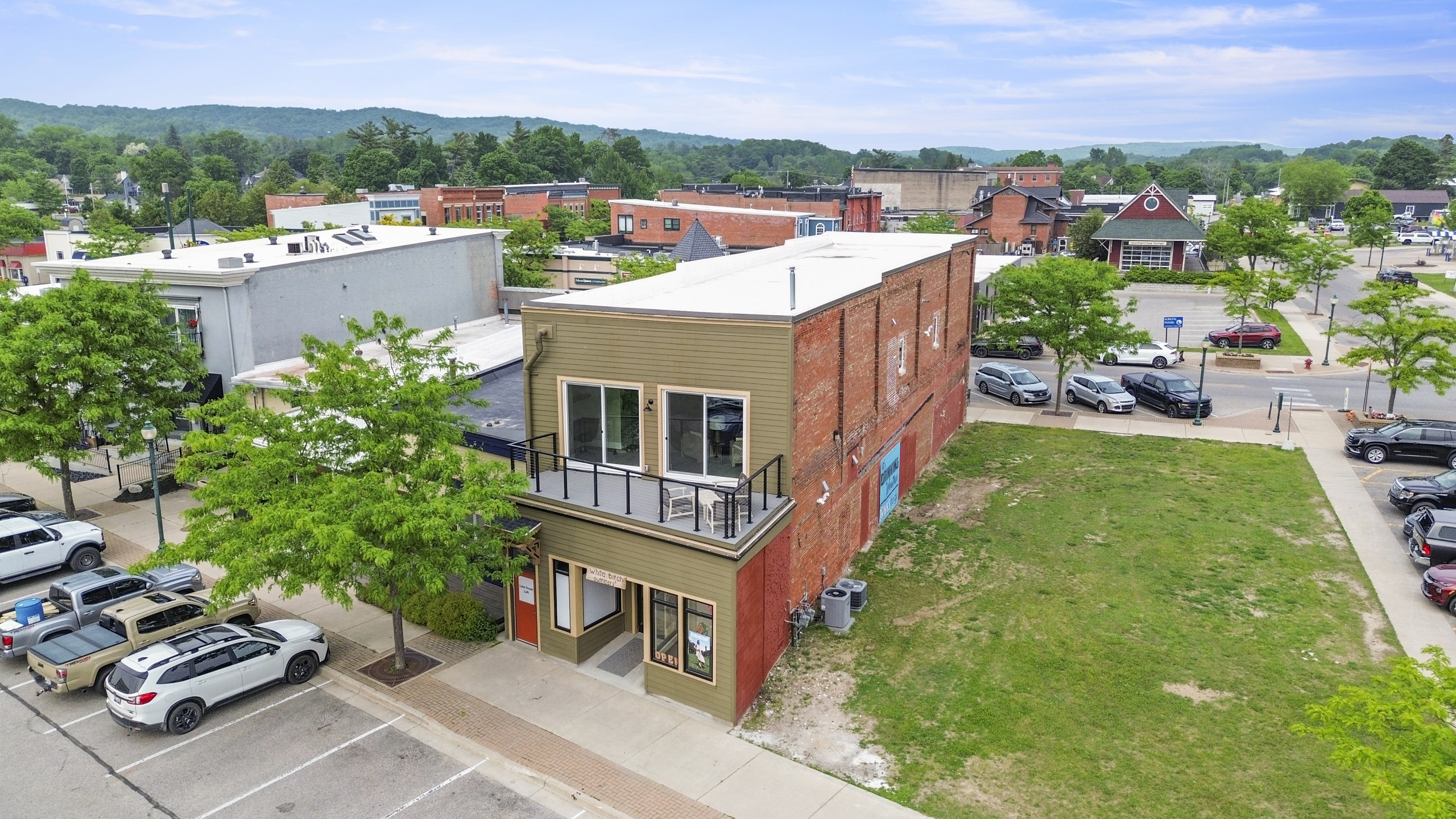 Lake St Loft